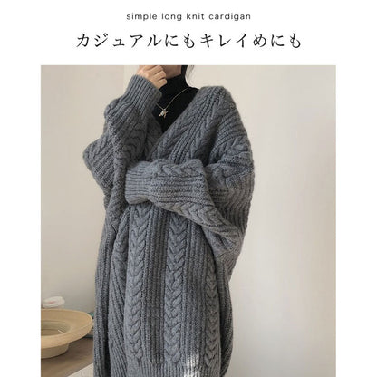 ゆったりルーズフィットのロングニットカーディガン